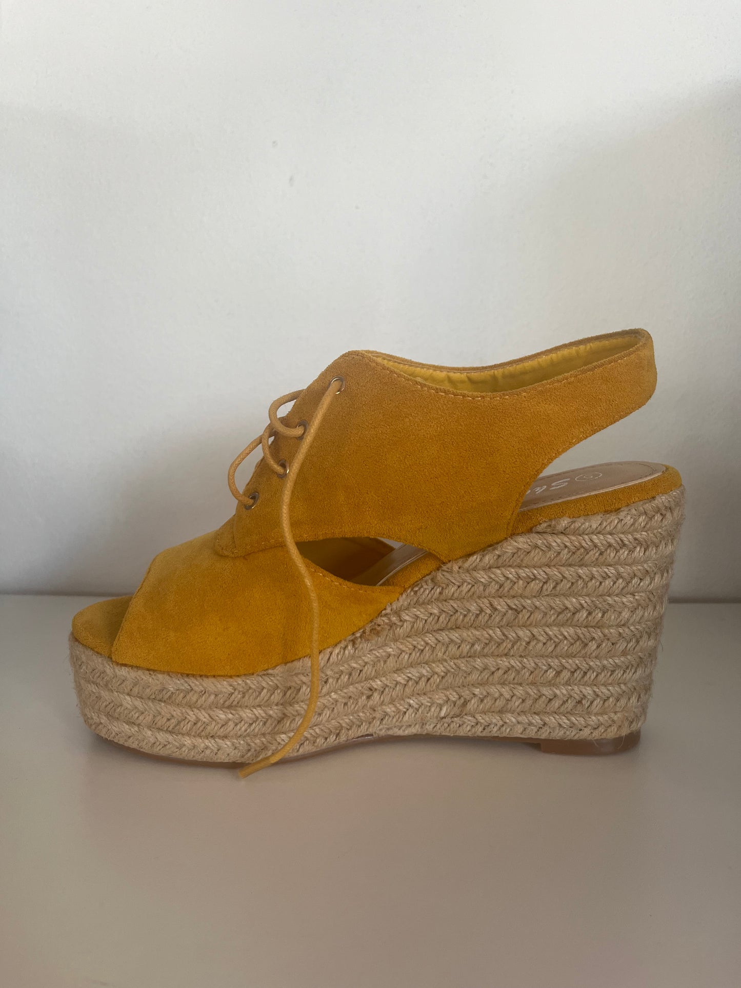 Yellow wedge