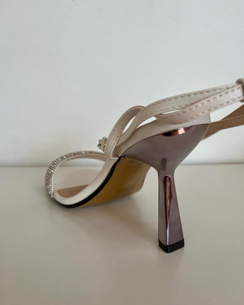 White heel