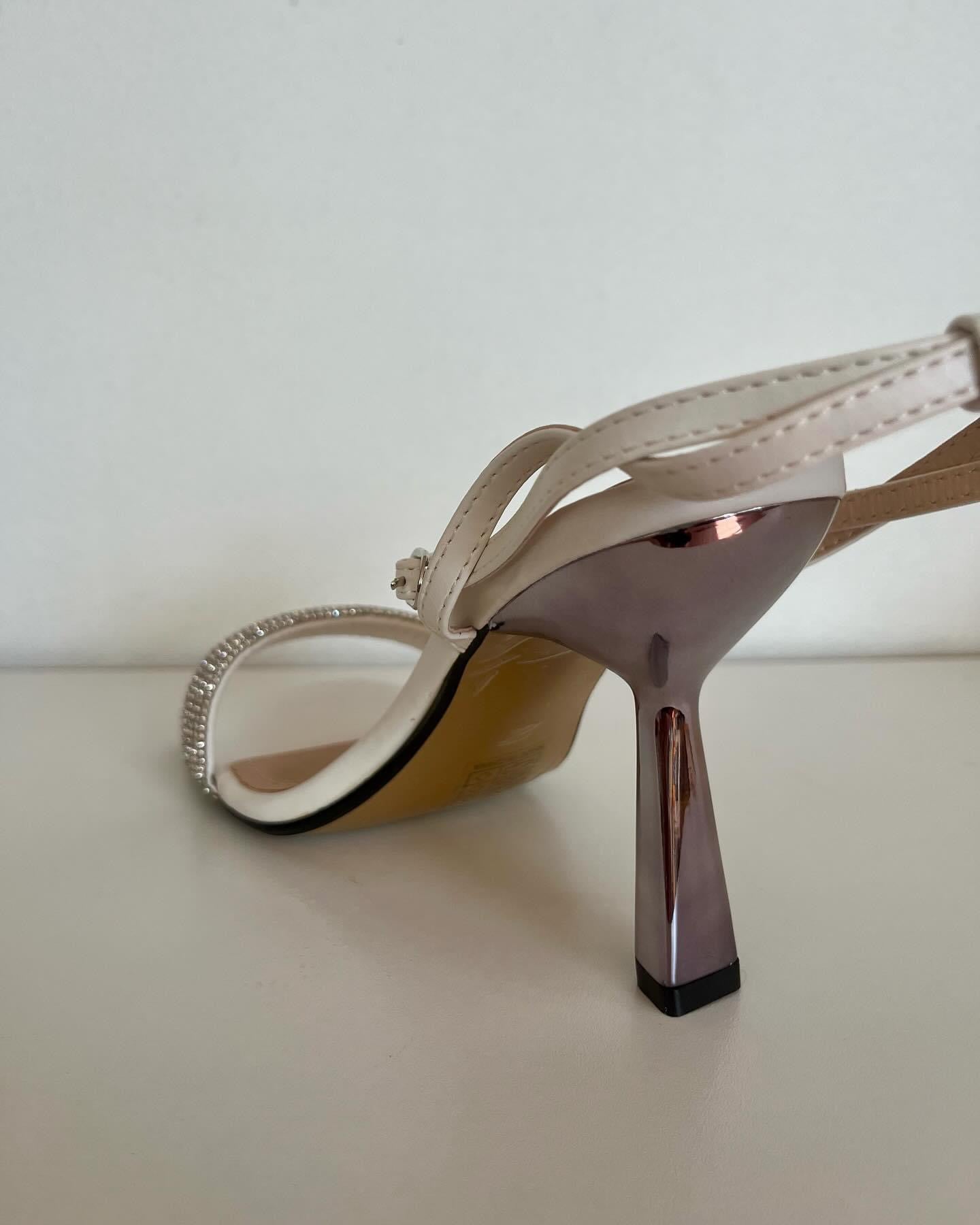 White heel