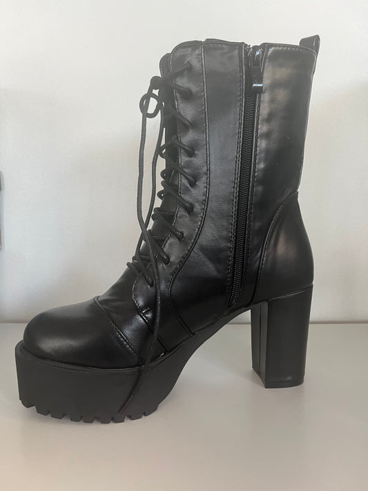 Platform lace up