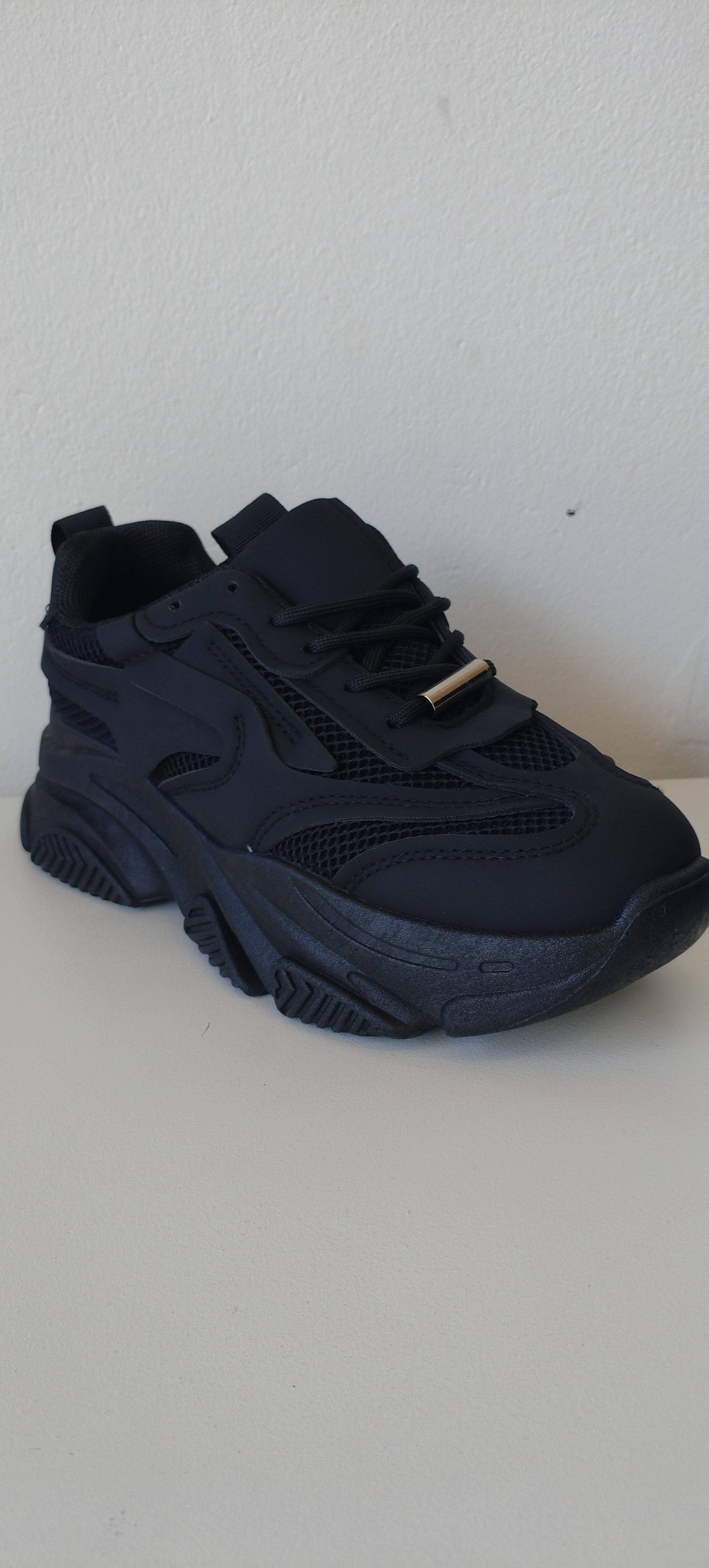 Black heel Tekkies