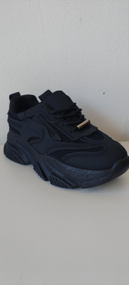 Black heel Tekkies