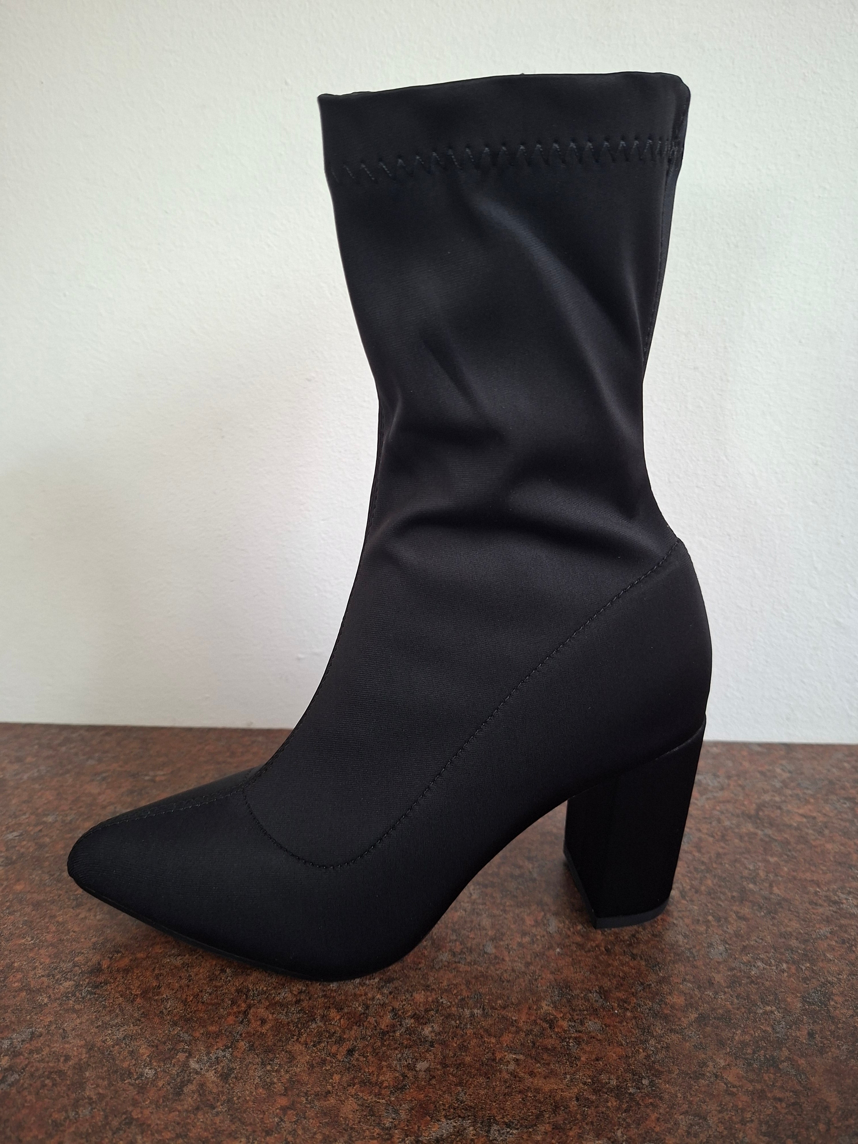 Black Pointer Boot