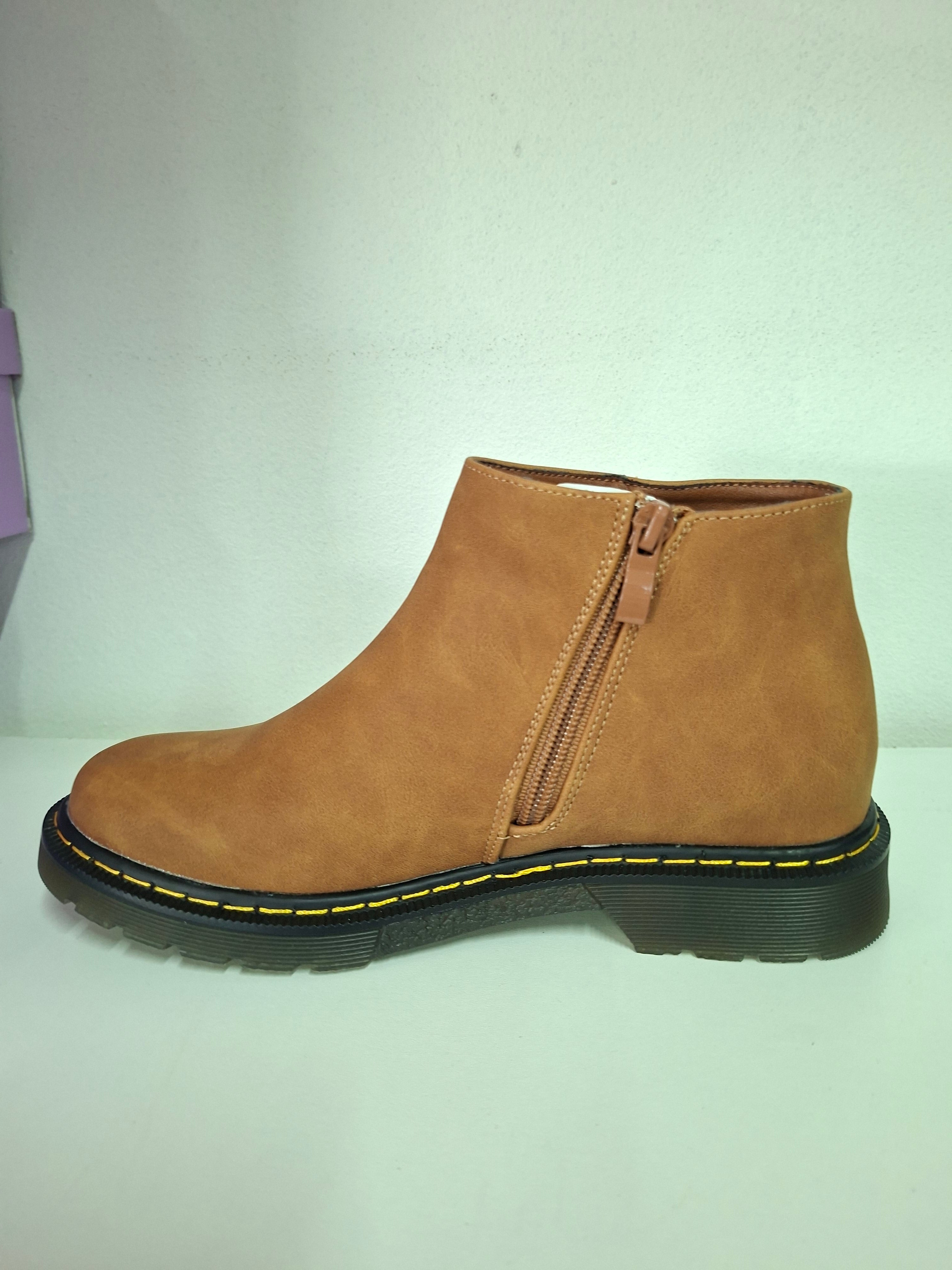 Tan boot