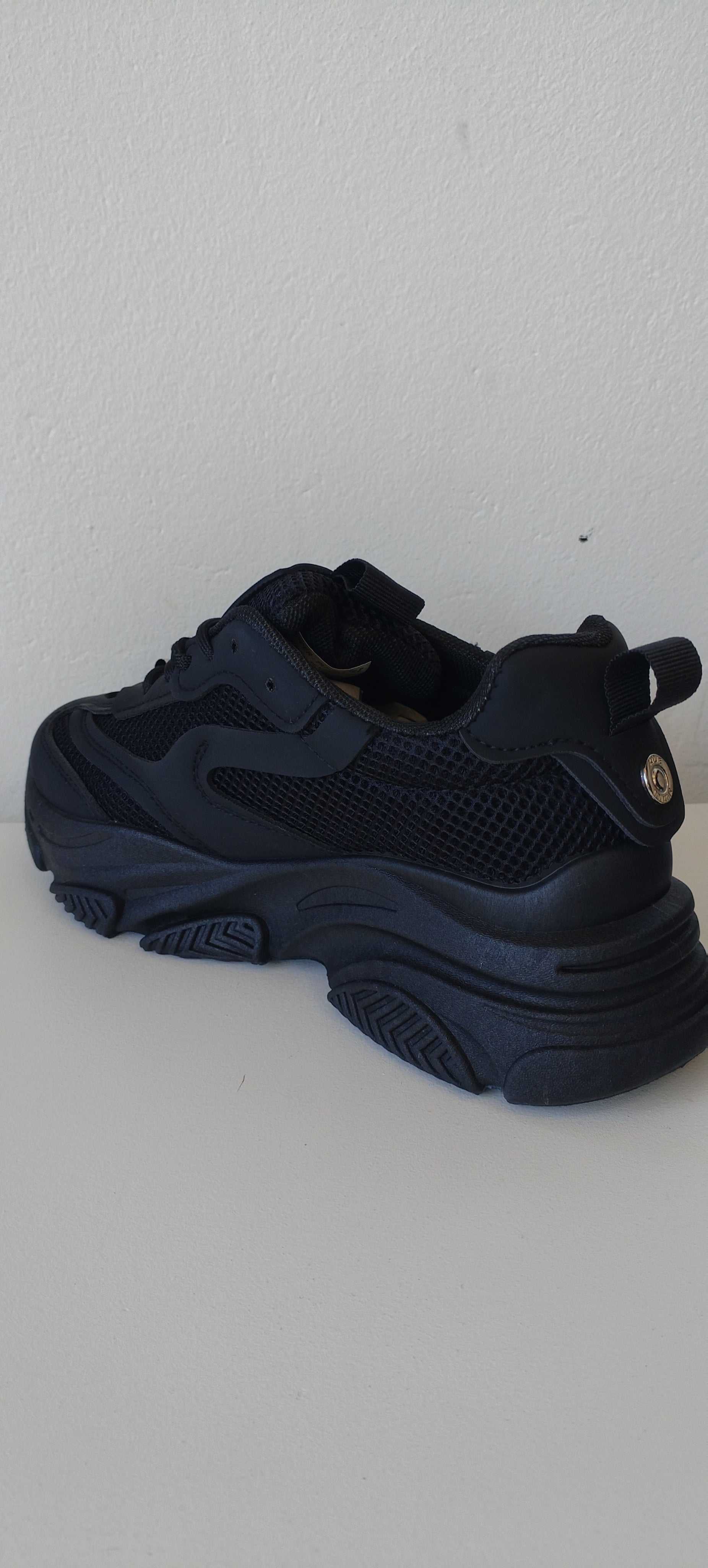 Black heel Tekkies