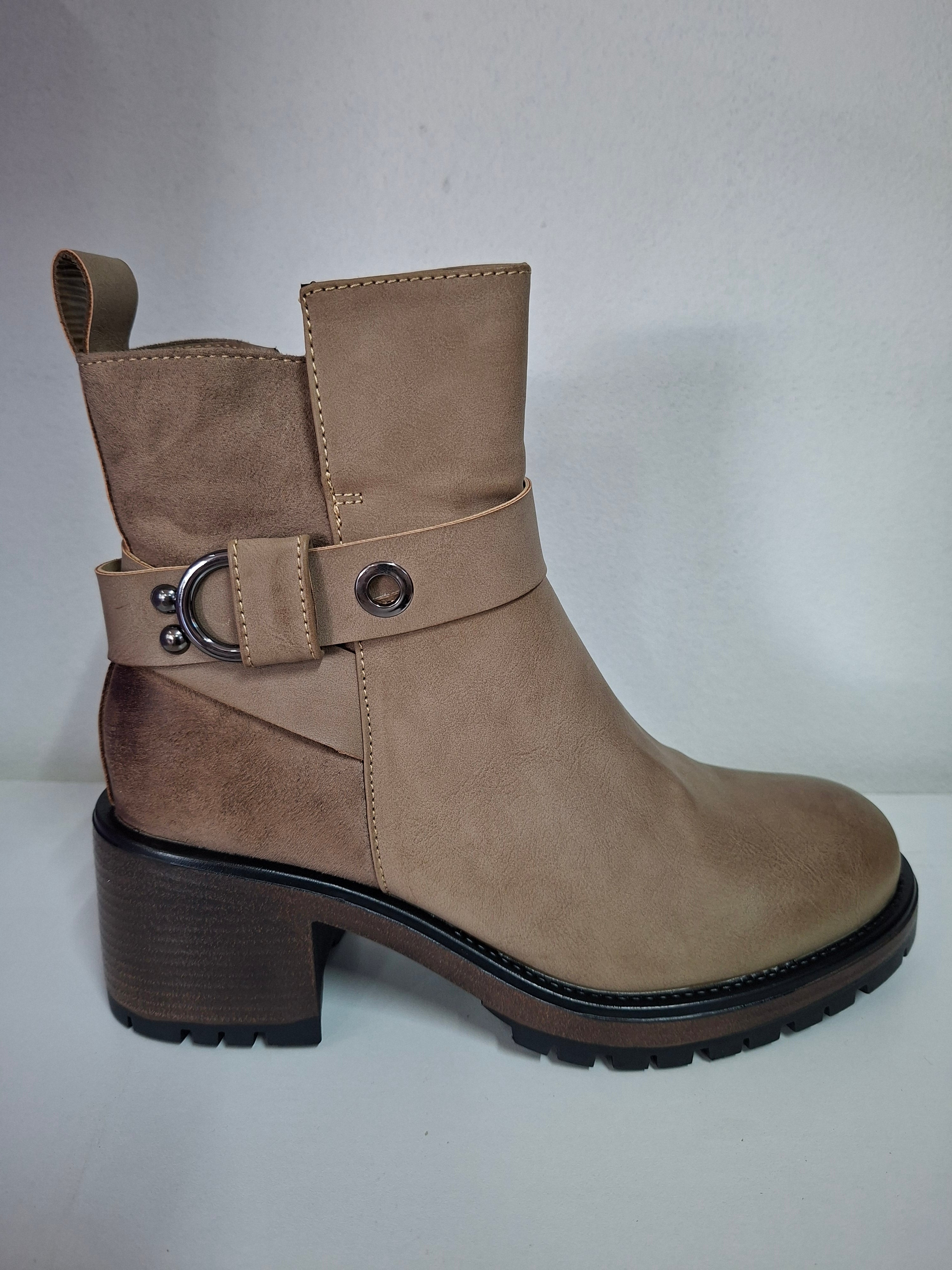 Camel Boot