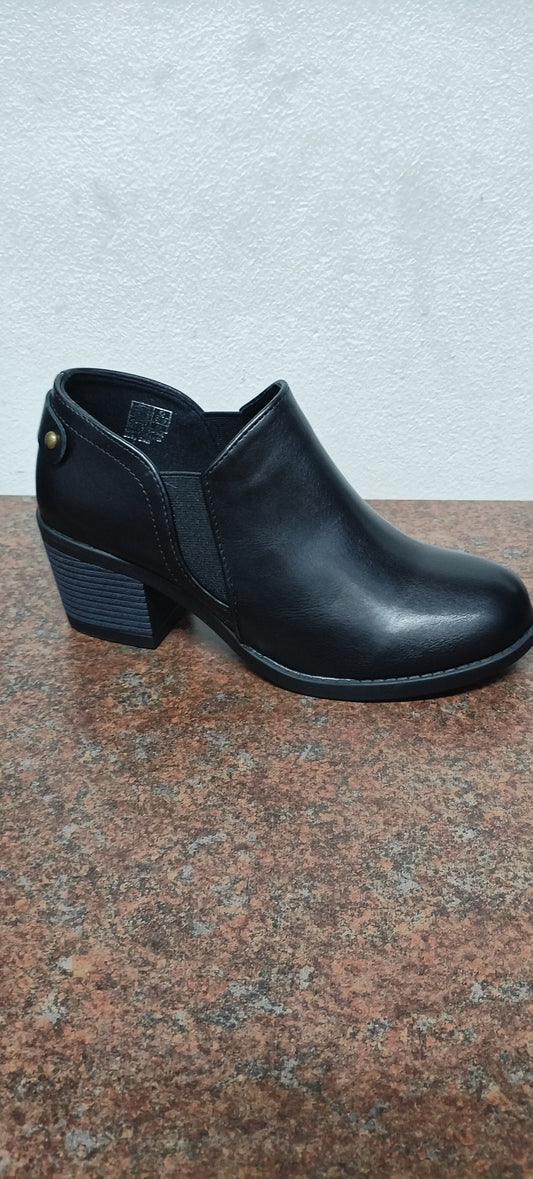 Black heel Boot